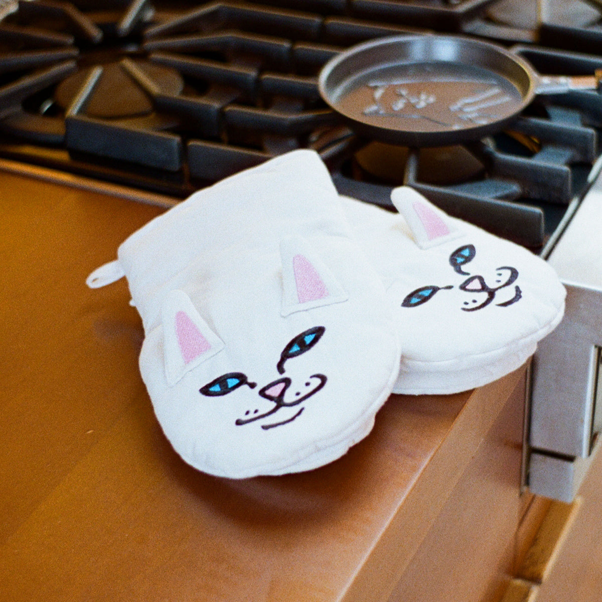 RIPNDIP Nermie Oven Mittens (White)