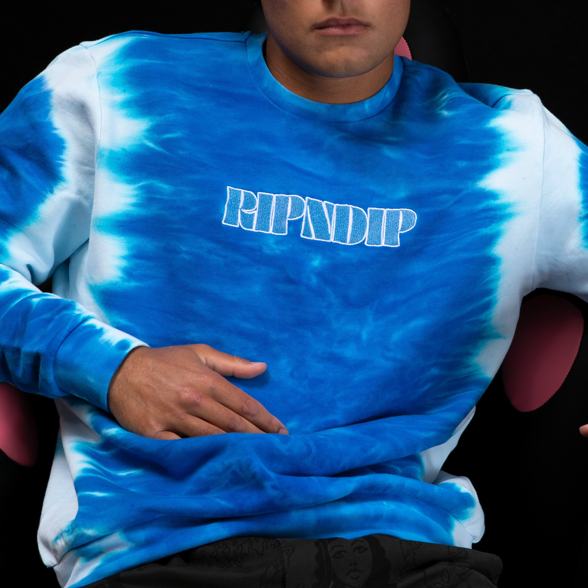 177655 Wilshire Embroidered Crewneck (Blue Stripe Dye)